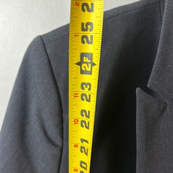 NWT Liz Claiborne Grey classic 1 button blazer in size 18. - Picture 9 of 9